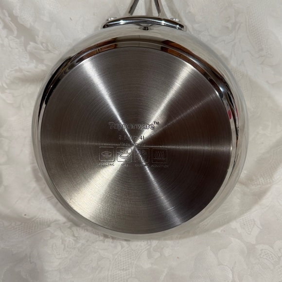 NEW! Tupperware Chef Series Non-Stick Stainless Steel Saucepan w/ Cover 2.5 qt - Picture 4 of 7